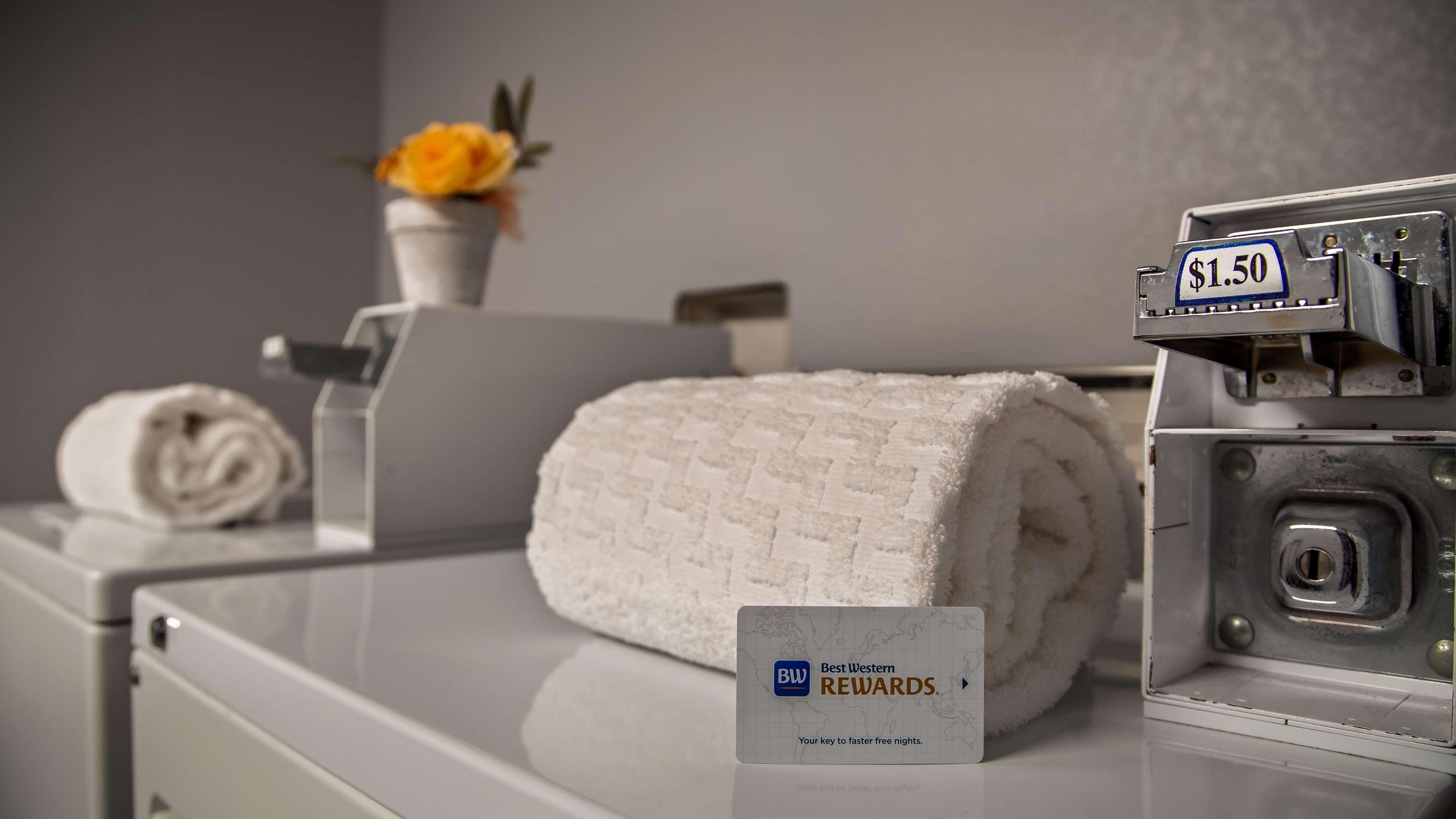Best Western Plus New Caney Inn & Suites Bagian luar foto