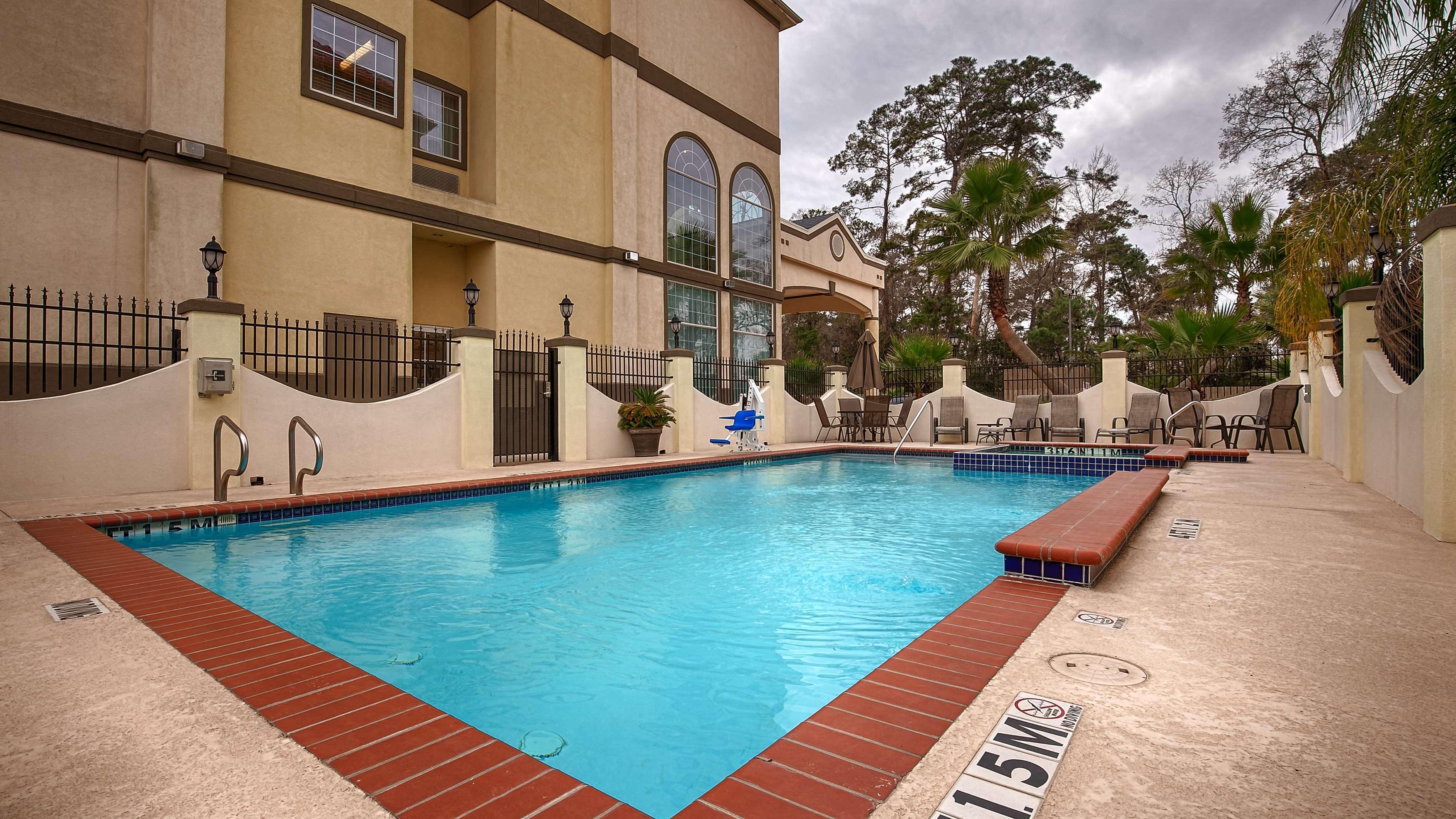 Best Western Plus New Caney Inn & Suites Bagian luar foto