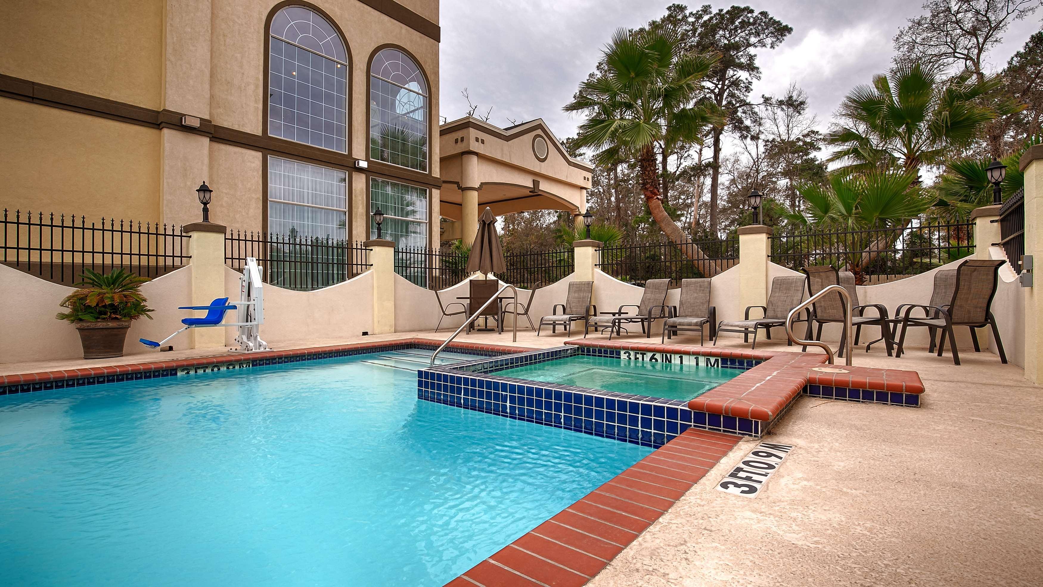 Best Western Plus New Caney Inn & Suites Bagian luar foto