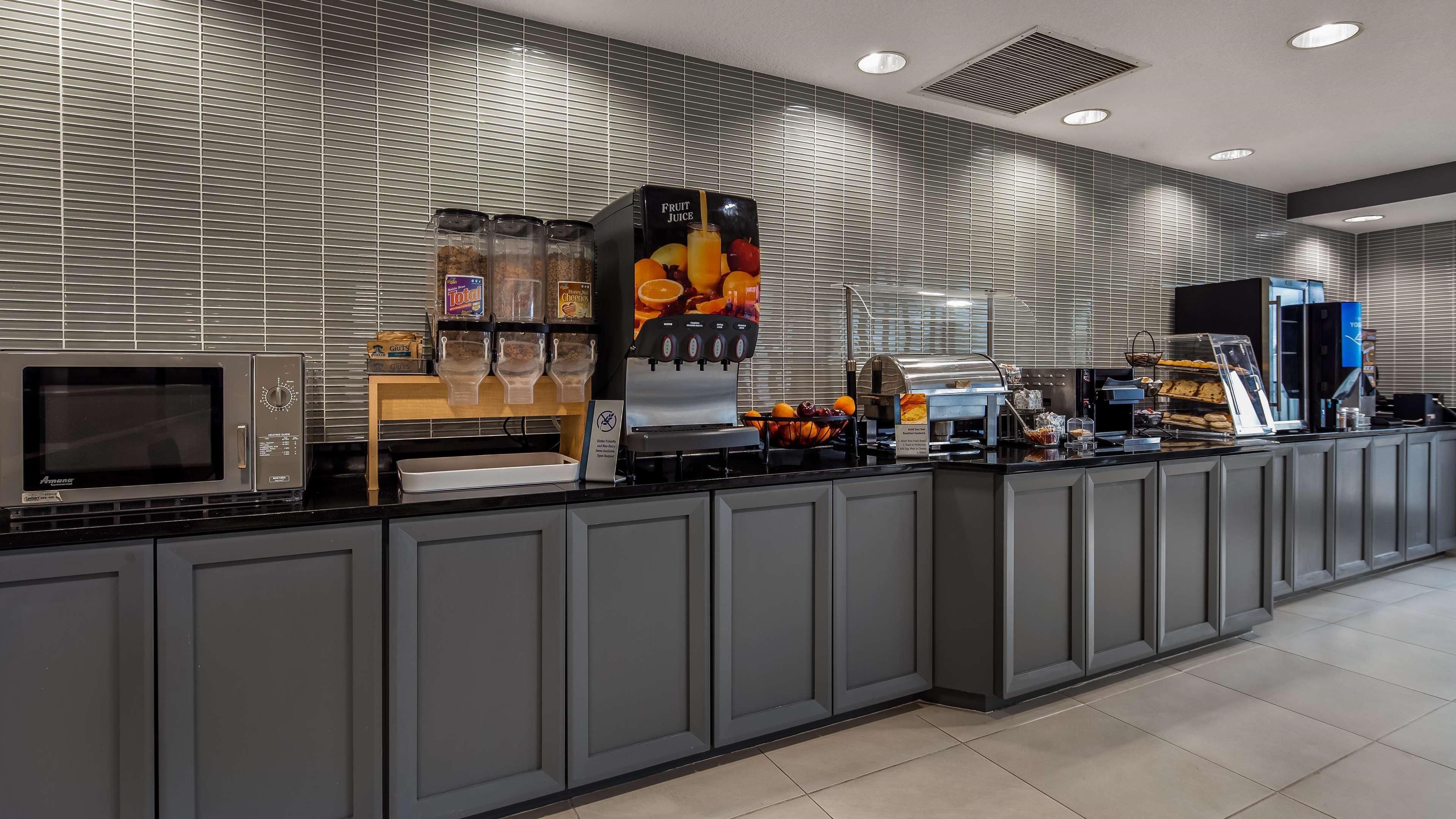 Best Western Plus New Caney Inn & Suites Bagian luar foto