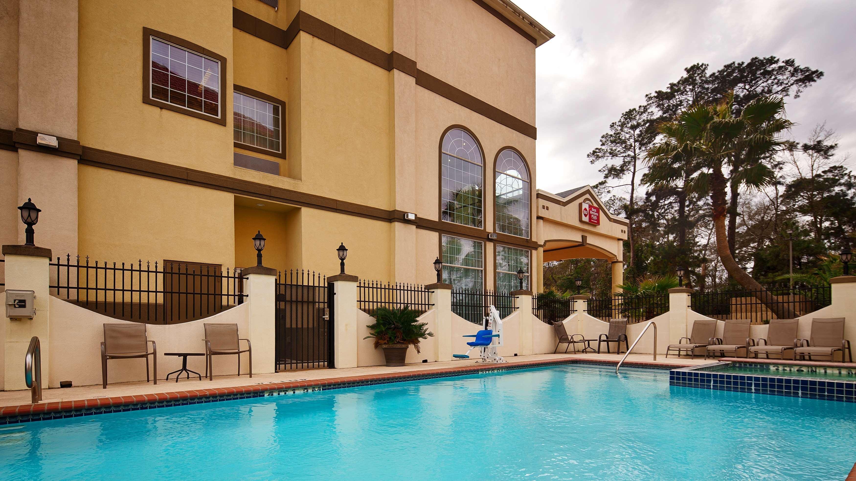 Best Western Plus New Caney Inn & Suites Bagian luar foto