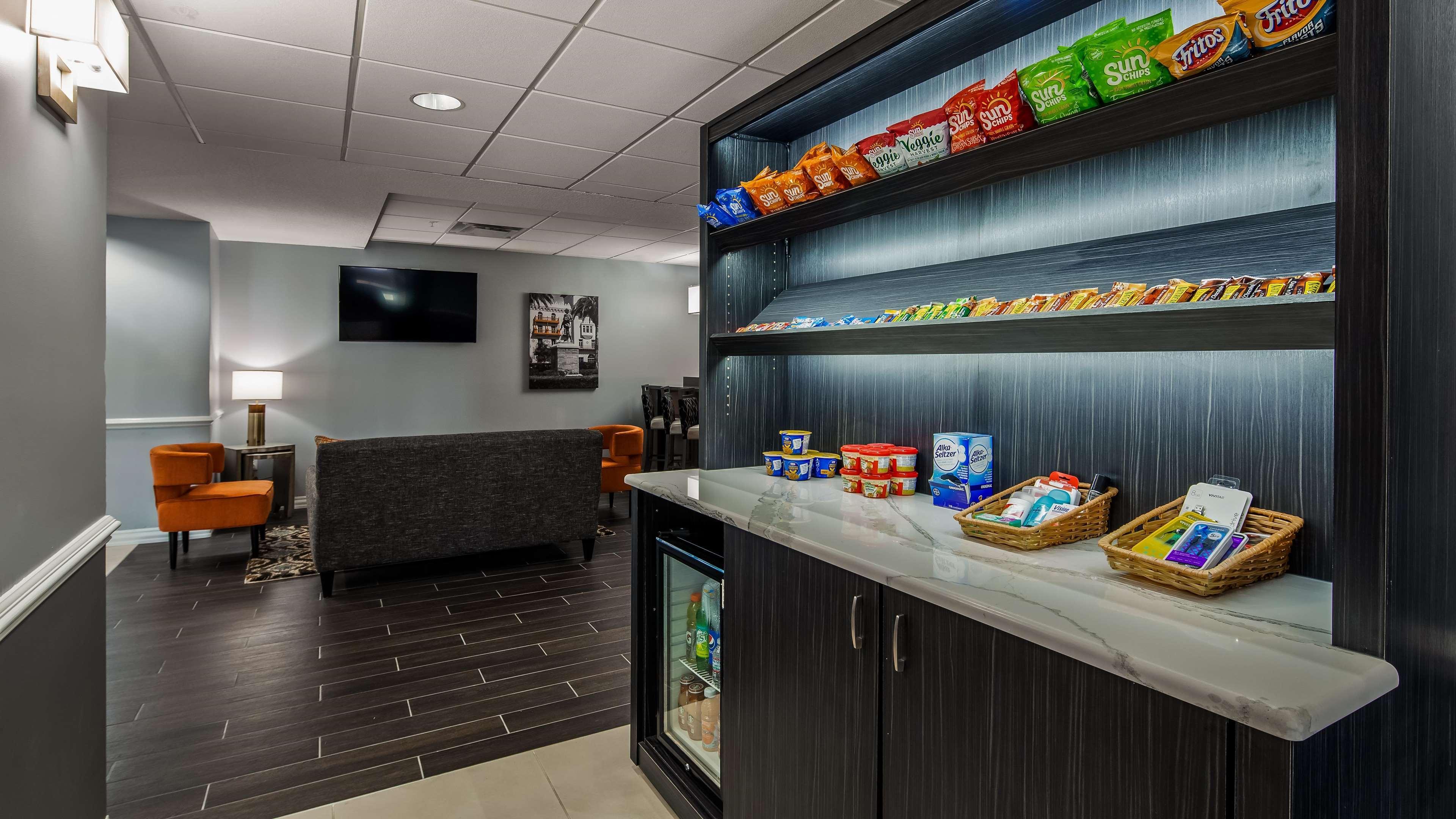 Best Western Plus New Caney Inn & Suites Bagian luar foto