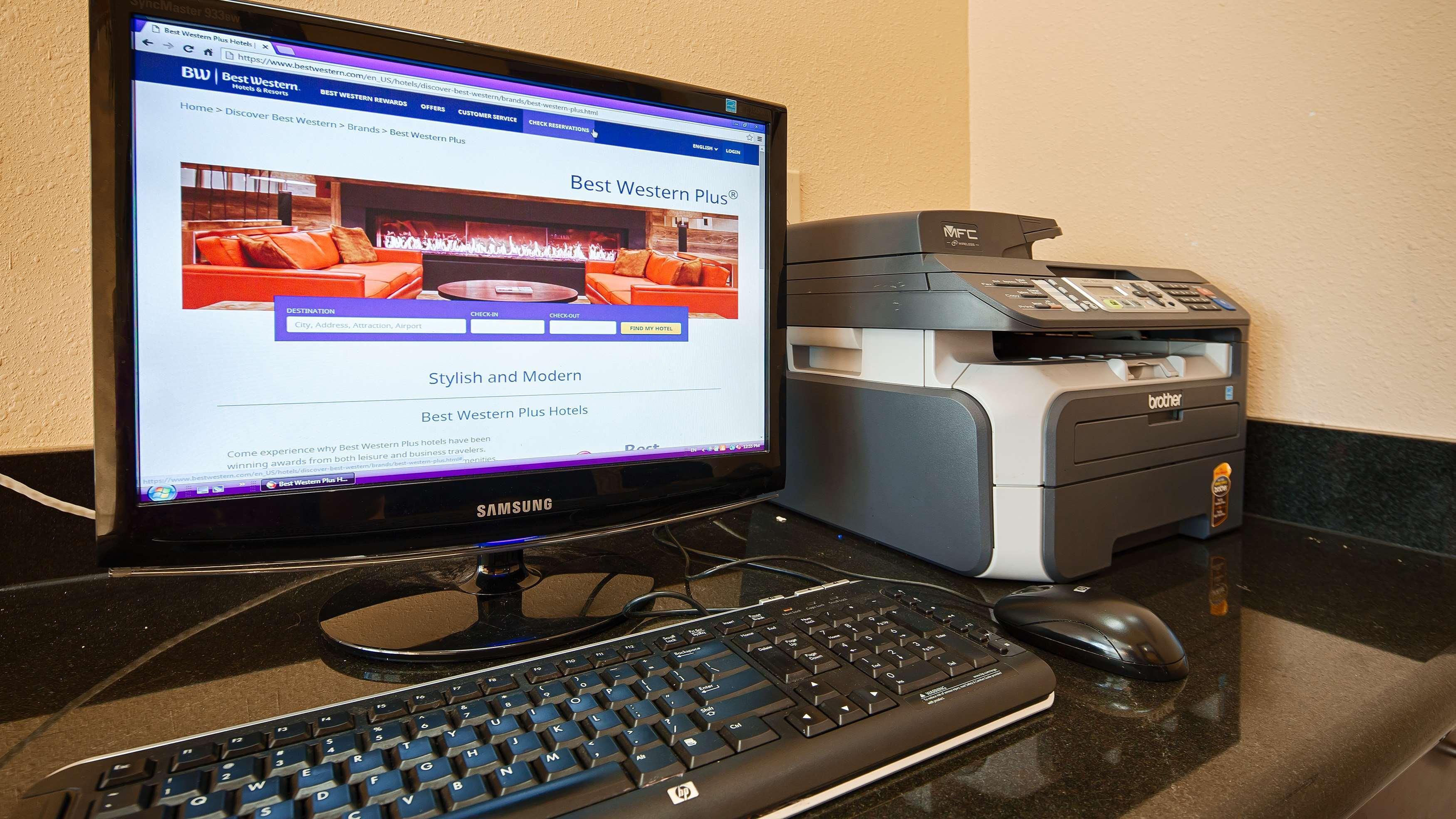 Best Western Plus New Caney Inn & Suites Bagian luar foto