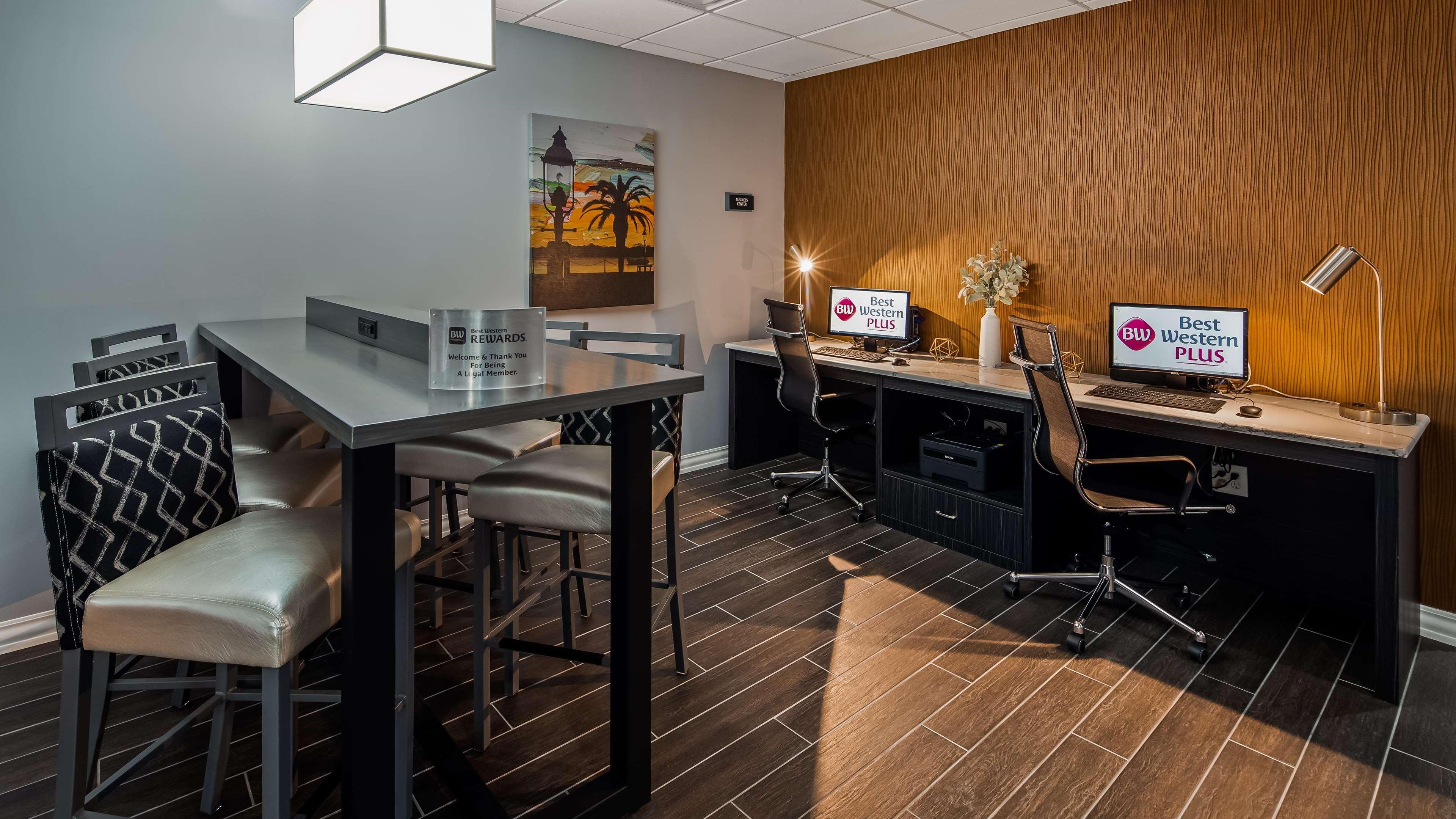 Best Western Plus New Caney Inn & Suites Bagian luar foto