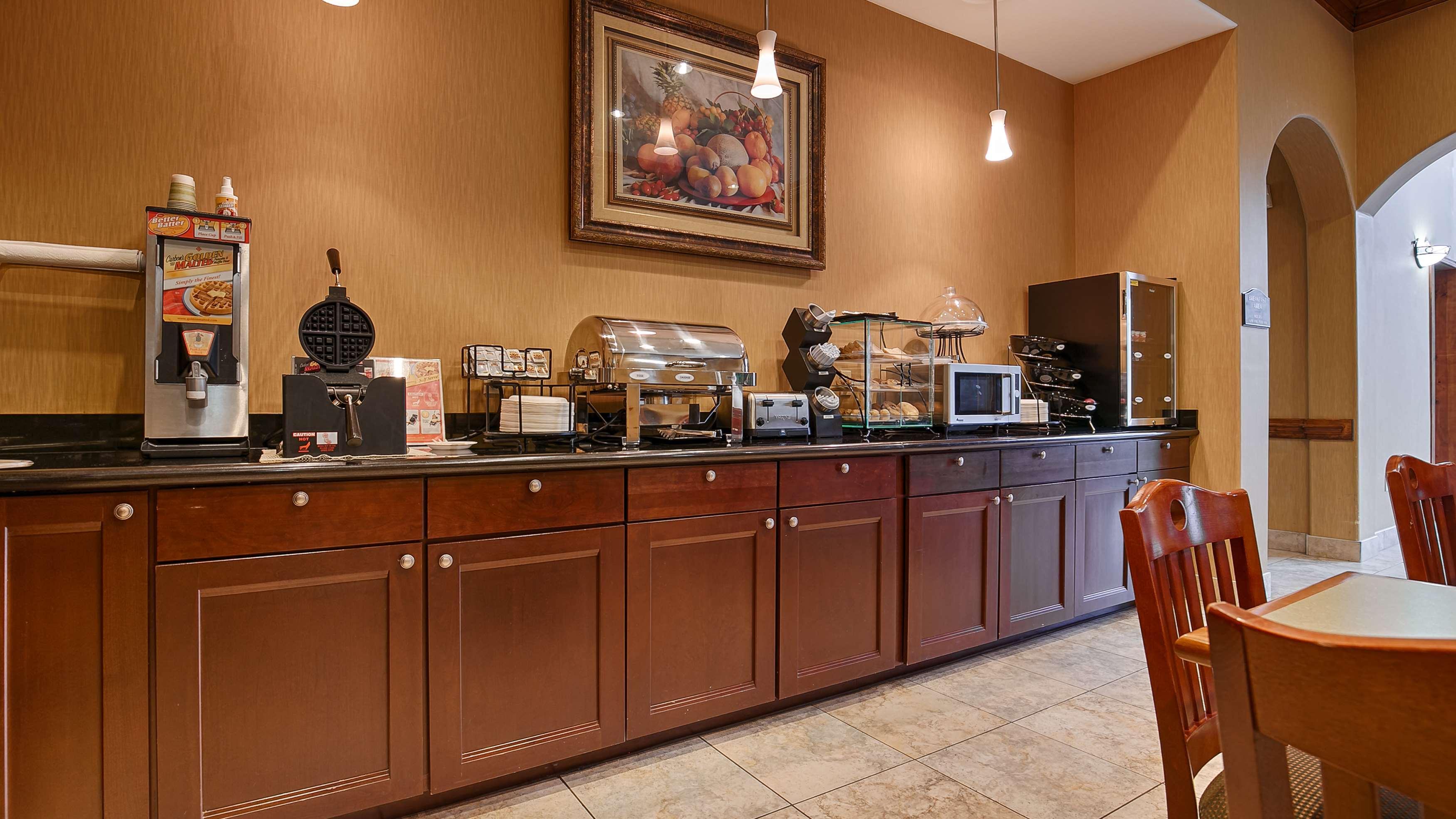 Best Western Plus New Caney Inn & Suites Bagian luar foto
