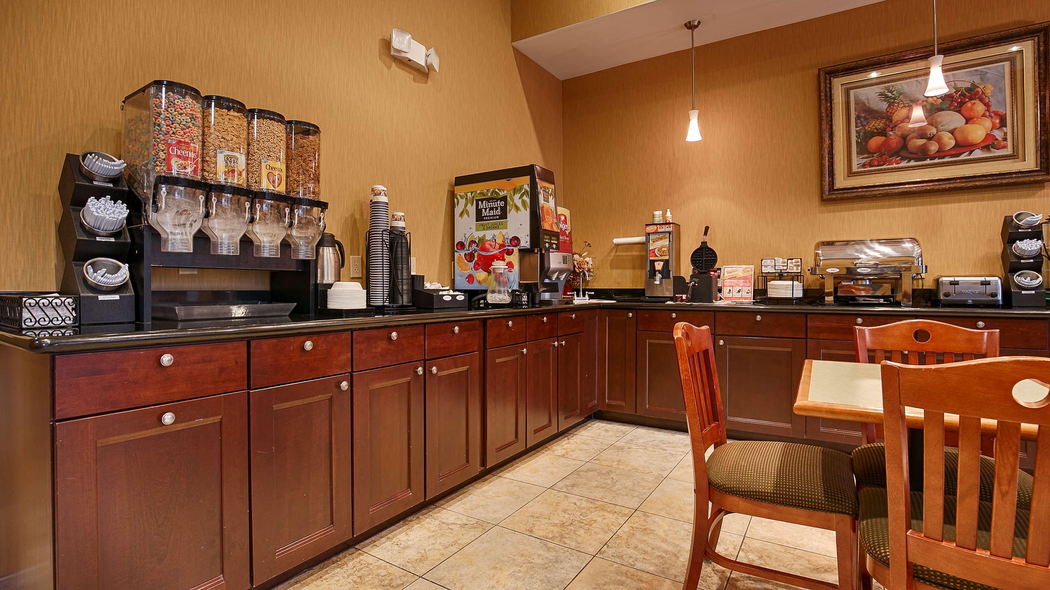 Best Western Plus New Caney Inn & Suites Bagian luar foto