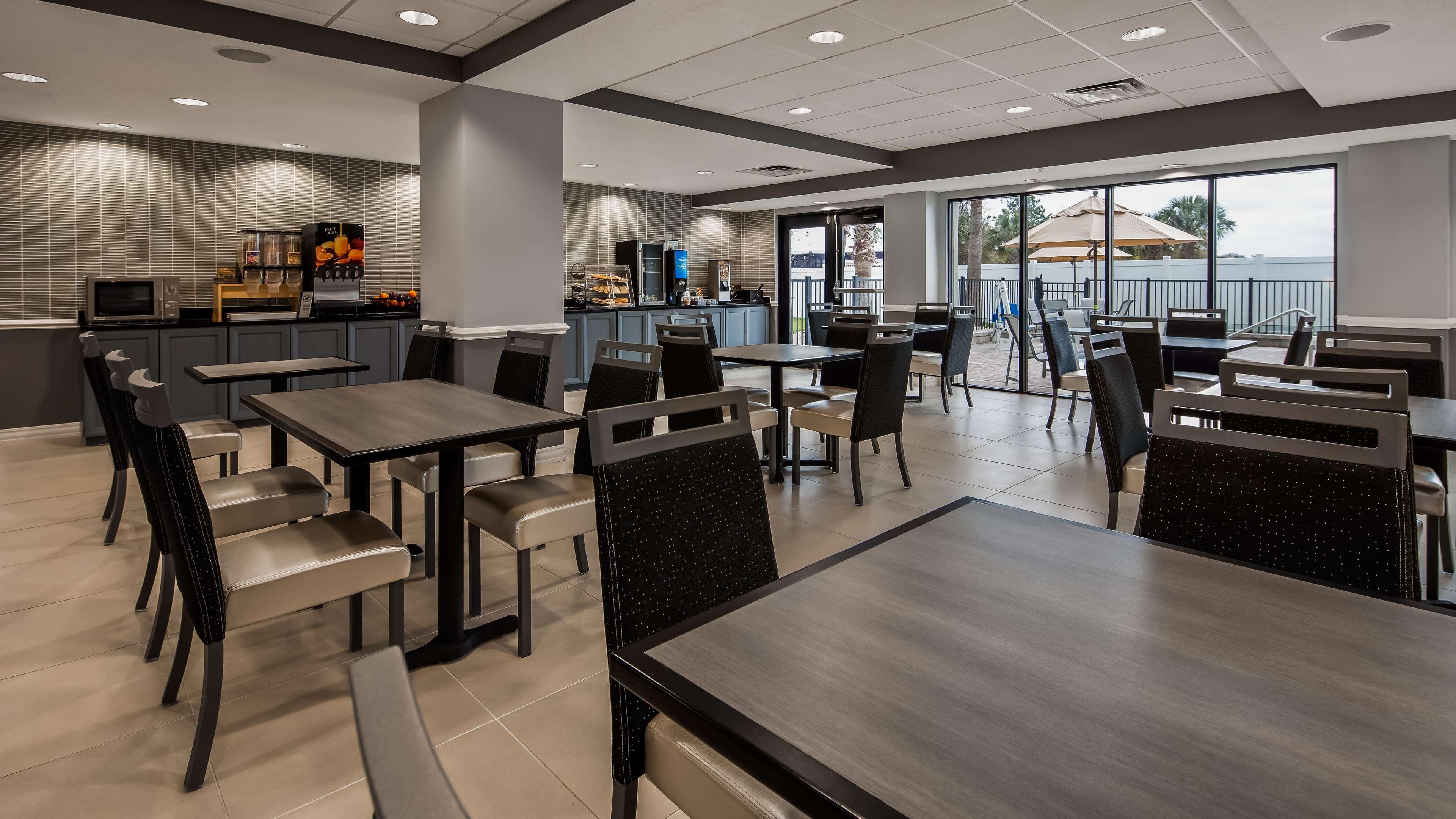 Best Western Plus New Caney Inn & Suites Bagian luar foto